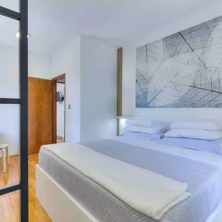 Villa With Pool By Aneo Travel *