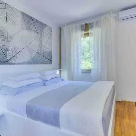 Villa With Pool By Aneo Travel *
