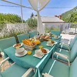 Villa With Pool By Aneo Travel