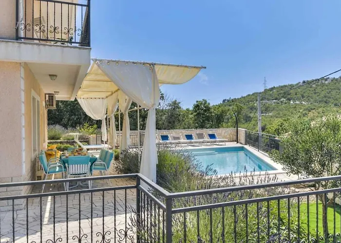 Villa With Pool By Aneo Travel *